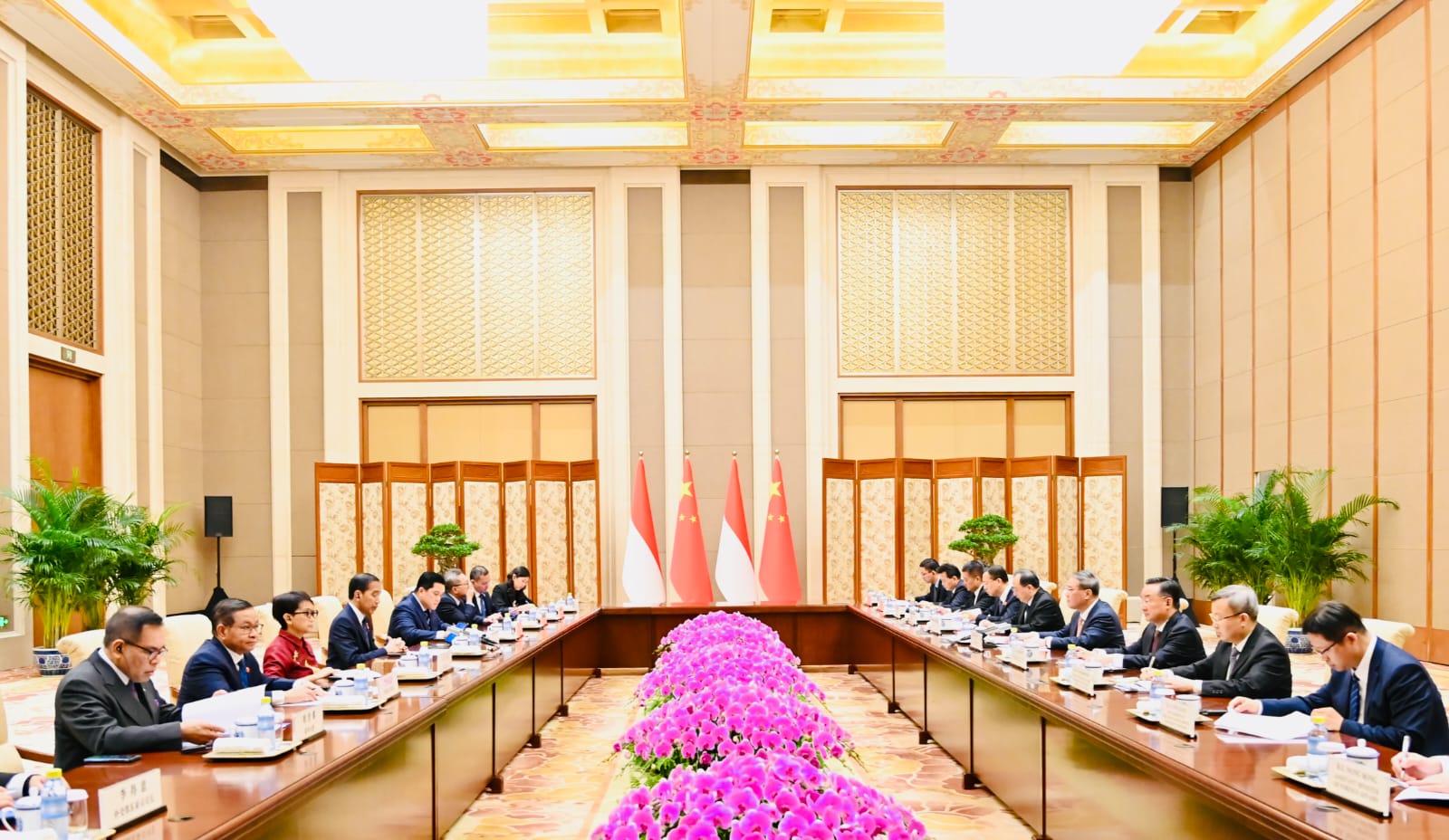 Presiden Joko Widodo melaksanakan pertemuan bilateral dengan Perdana Menteri (PM) Republik Rakyat Tiongkok (RRT) Li Qiang