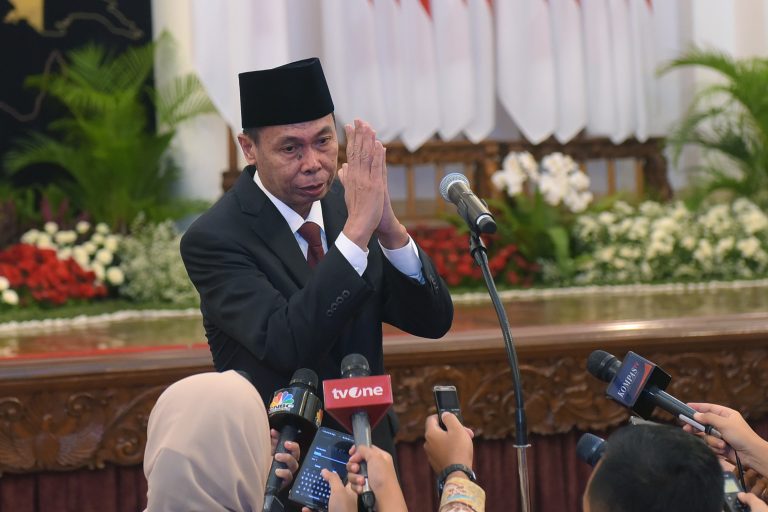 Ketua Sementara KPK memberikan keterangan pers usai pengucapkan sumpah Ketua KPK dihadapan Presiden Jokowi, Senin (27/11/23).