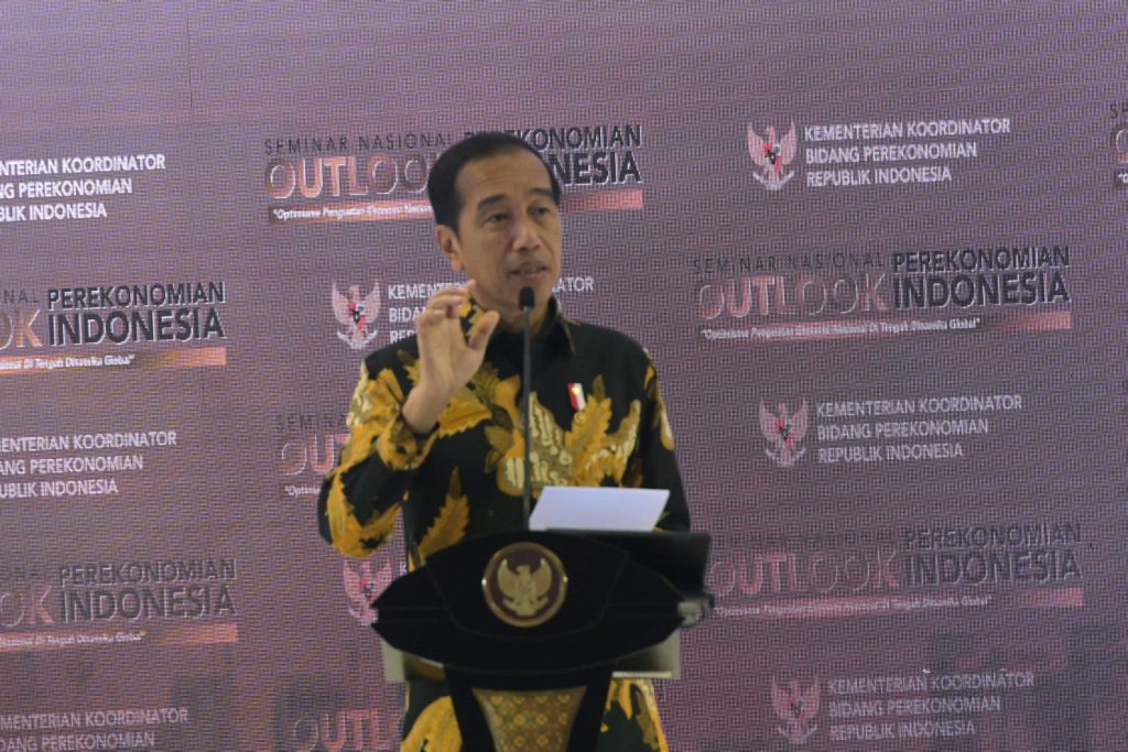 Presiden Jokowi pada acara Outlook Perekonomian Indonesia di Astor Ballroom Hotel ST Regis Jakarta Selatan, Kamis 22 Desember 2023 (Fotographer: Oji/Humas Setkab), 