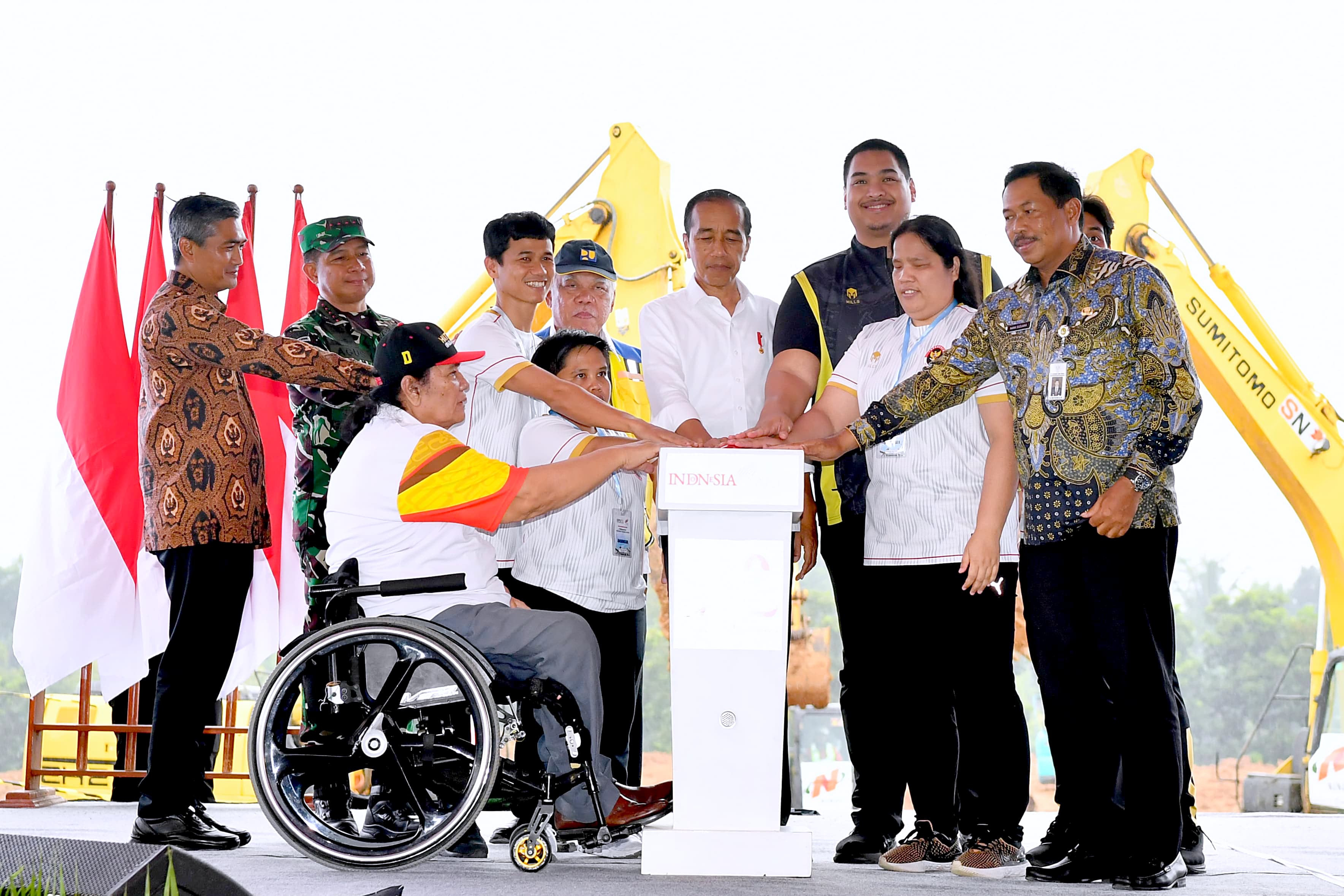 Sekretariat Kabinet Republik Indonesia |  Presiden Jokowi memimpin peletakan batu pertama Pusdiklat Paralimpiade di Karanganyar