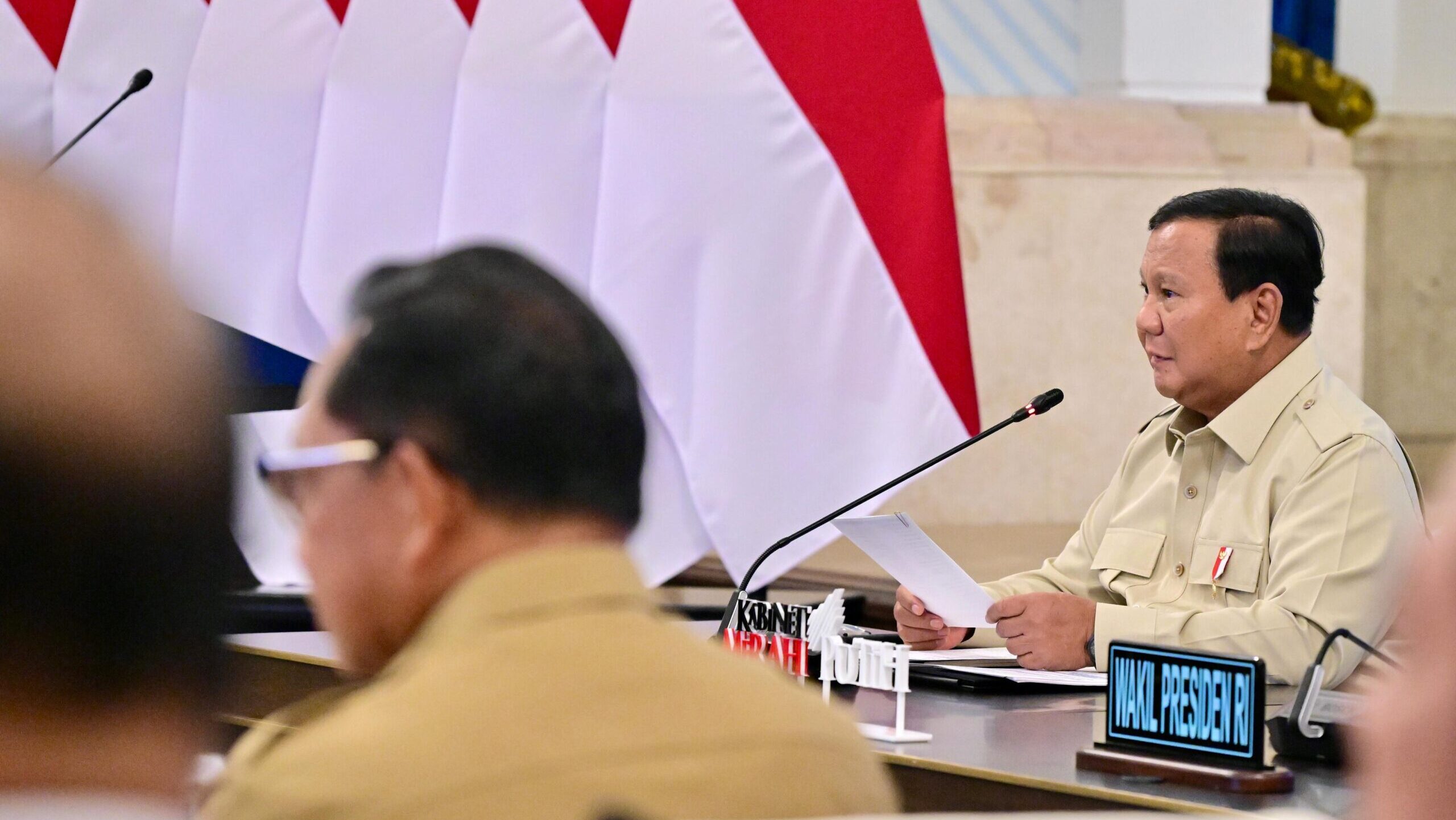 President Prabowo Subianto on Tuesday (12/16) delivers directives to Papua regional leaders and the Executive Committee for the Acceleration of Papua Special Autonomy Development (KEPP OKP) at the State Palace, Jakarta. Photo by: BPMI of Presidential Secretariat/Rusman