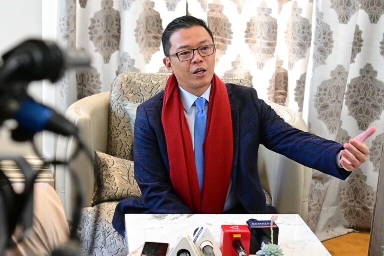 Menteri Luar Negeri (Menlu) Sugiono menyampaikan bahwa pemerintah Indonesia berkomitmen dalam upaya perdamaian Palestina melalui keikutsertaan dalam Board of Peace (BoP)/Dewan Perdamaian