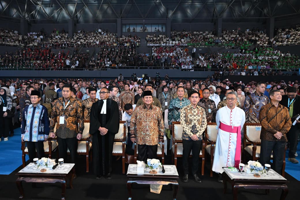 Presiden Prabowo menyampaikan bahwa Indonesia telah resmi mencapai swasembada beras per 31 Desember 2025 di Tennis Indoor Senayan, Jakarta, pada Senin, 5 Januari 2026.