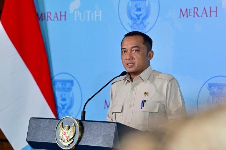 Menteri Sekretaris Negara Prasetyo Hadi, dalam keterangannya menjelaskan bahwa Presiden Prabowo Subianto membentuk Satuan Tugas (Satgas) Percepatan Rehabilitasi dan Rekonstruksi Pascabencana di tiga provinsi terdampak bencana