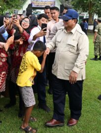 Presiden Prabowo Subianto menegaskan pentingnya keberadaan sekolah unggulan dalam menyiapkan kader-kader bangsa yang berkarakter kuat dan berjiwa patriotik dalam sambutannya pada peresmian SMA Taruna Nusantara Kampus Malang di Provinsi Jawa Timur, pada Selasa, 13 Januari 2026.