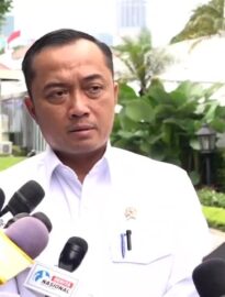 Menteri Sekretaris Negara Prasetyo Hadi menjelaskan agenda Taklimat Presiden Republik Indonesia dengan Rektor serta Pimpinan Perguruan Tinggi Negeri dan Swasta Tahun 2026, pada Kamis, 15 Januari 2026, di halaman tengah Istana Kepresidenan Jakarta.