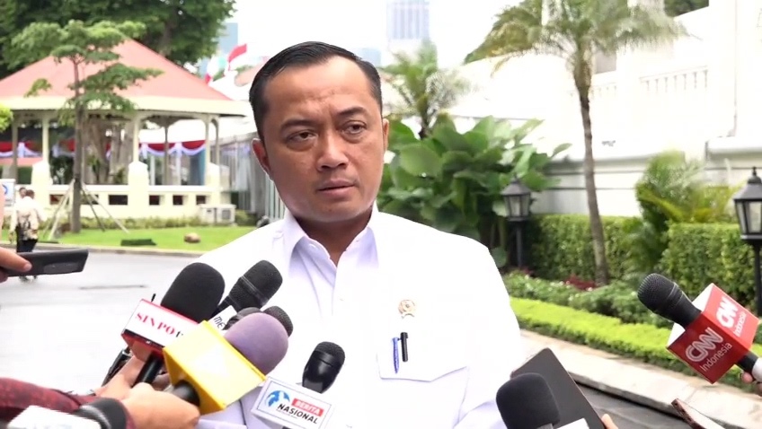 Menteri Sekretaris Negara Prasetyo Hadi menjelaskan agenda Taklimat Presiden Republik Indonesia dengan Rektor serta Pimpinan Perguruan Tinggi Negeri dan Swasta Tahun 2026, pada Kamis, 15 Januari 2026, di halaman tengah Istana Kepresidenan Jakarta.