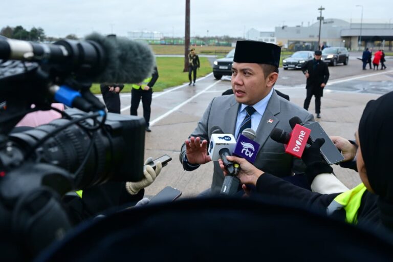 Sekretaris Kabinet Teddy Indra Wijaya dalam keterangan persnya menyampaikan bahwa Presiden Prabowo akan menyampaikan pidato kunci dalam World Economic Forum (WEF) Annual Meeting 2026 yang digelar di Davos.