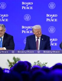 Presiden Prabowo menandatangani Board of Peace Charter pada Kamis, 22 Januari 2026, di Davos, Swiss.