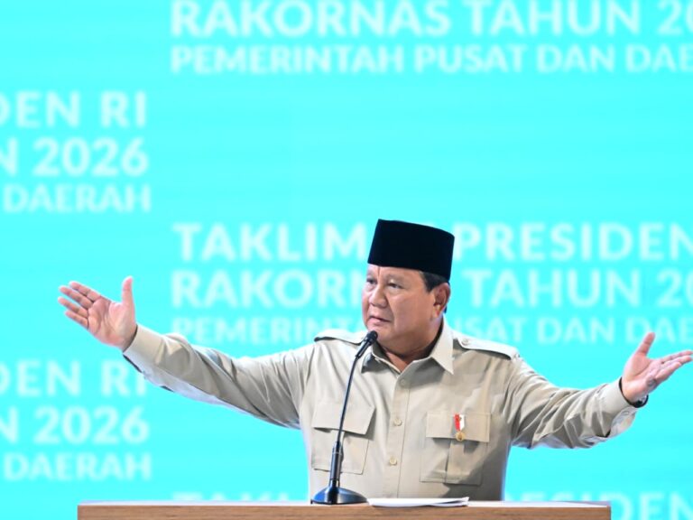 Presiden Prabowo menegaskan bahwa seluruh jajaran pemerintahan mulai dari tingkat pusat hingga daerah harus memahami secara utuh peran dan tanggung jawabnya pada Rapat Koordinasi Nasional (Rakornas) Pemerintah Pusat dan Daerah Tahun 2026.