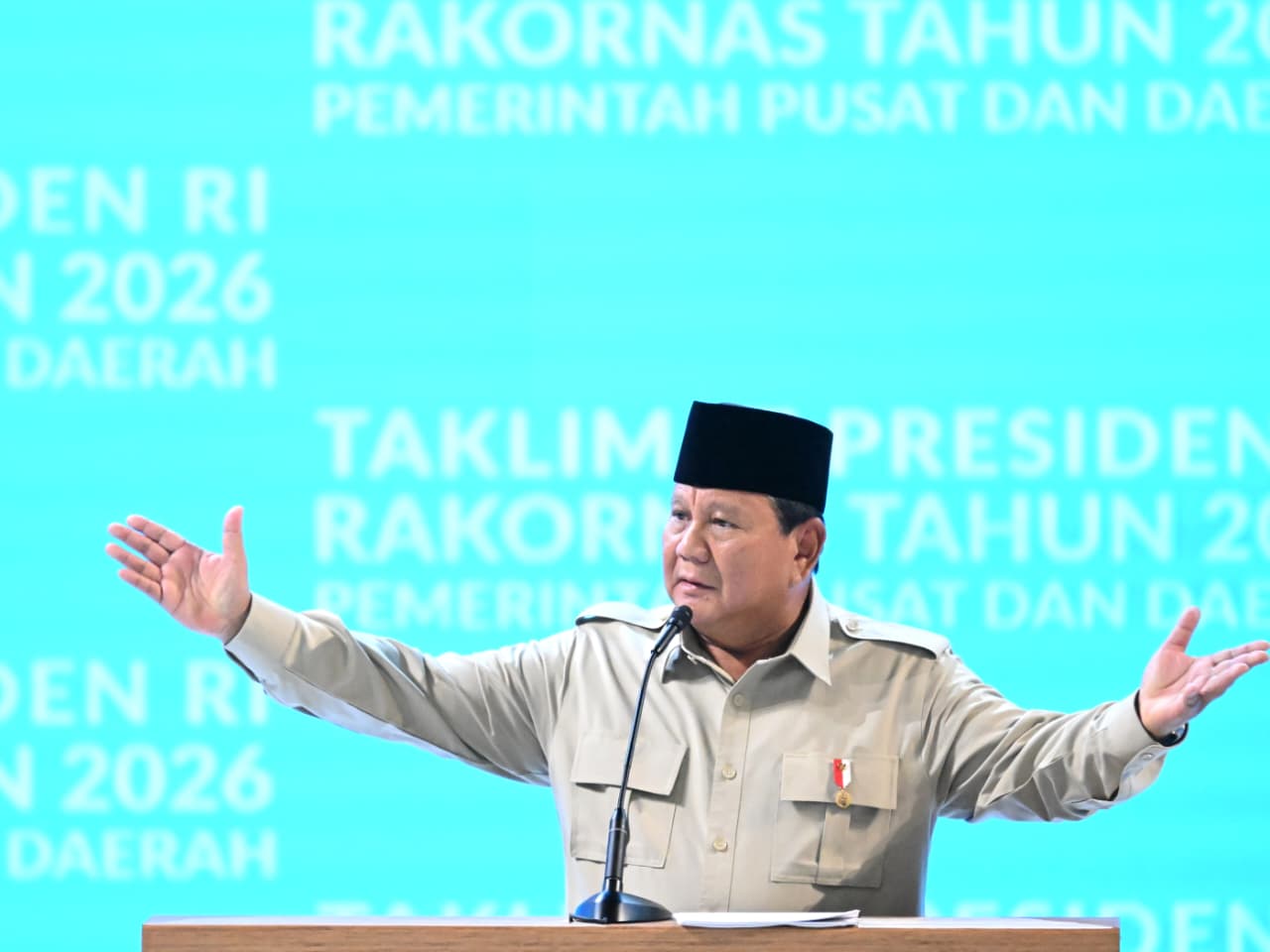 Presiden Prabowo menegaskan bahwa seluruh jajaran pemerintahan mulai dari tingkat pusat hingga daerah harus memahami secara utuh peran dan tanggung jawabnya pada Rapat Koordinasi Nasional (Rakornas) Pemerintah Pusat dan Daerah Tahun 2026.