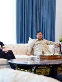 Presiden Prabowo menerima Direktur Utama Garuda Indonesia Glenny Kairupan bersama jajaran petinggi produsen pesawat Embraer asal Brasil di Istana Merdeka, Jakarta, Senin, 2 Februari 2026.