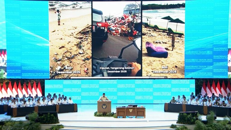 Presiden Prabowo menegur secara terbuka jajaran pemerintah daerah Bali, termasuk gubernur dan para bupati, terkait persoalan sampah yang dinilai sudah mencemari lingkungan dan mengancam keberlanjutan pariwisata nasional di Sentul International Convention Center (SICC), Kabupaten Bogor.