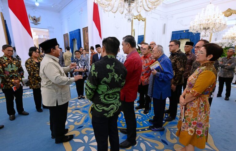 Presiden Prabowo menerima sejumlah mantan menteri luar negeri, mantan wakil menteri luar negeri, serta tokoh senior diplomasi nasional di Istana Merdeka, Jakarta, pada Rabu, 4 Februari 2026.