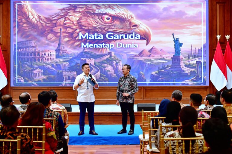 Seskab Teddy Indra Wijaya menerima audiensi 200 alumni LPDP RI yang tergabung dalam organisasi Mata Garuda di Gedung Sekretariat Kabinet, Jakarta, pada Sabtu (07/02/2026) pagi.