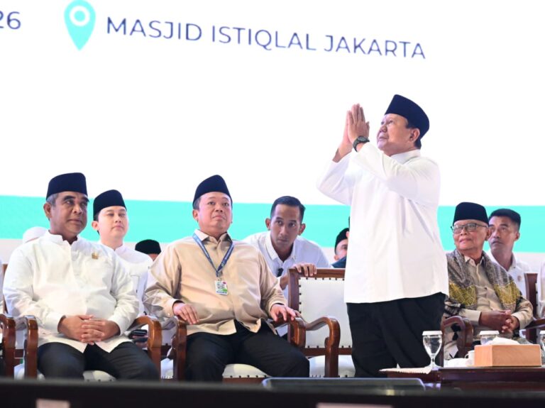 Presiden Prabowo menegaskan bahwa persatuan antara ulama dan umara merupakan kunci utama terciptanya perdamaian, kemakmuran, dan kebangkitan bangsa Indonesia dalam taklimatnya di Masjid Istiqlal, Jakarta pada Sabtu, 7 Februari 2026.