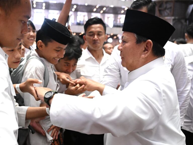 Presiden Prabowo menyampaikan rencana penyediaan lahan di kawasan Bundaran Hotel Indonesia (HI), Jakarta, untuk pembangunan gedung bagi Majelis Ulama Indonesia (MUI) serta berbagai lembaga umat Islam dalam taklimatnya di Masjid Istiqlal, Jakarta pada Sabtu, 7 Februari 2026.
