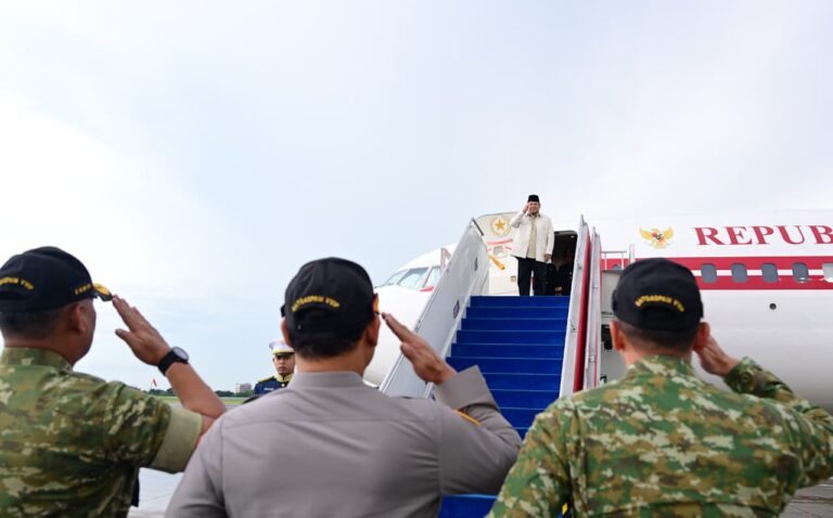 Presiden Prabowo bertolak menuju Provinsi Jawa Timur dalam rangka melaksanakan kunjungan kerja pada Sabtu, 7 Februari 2026.