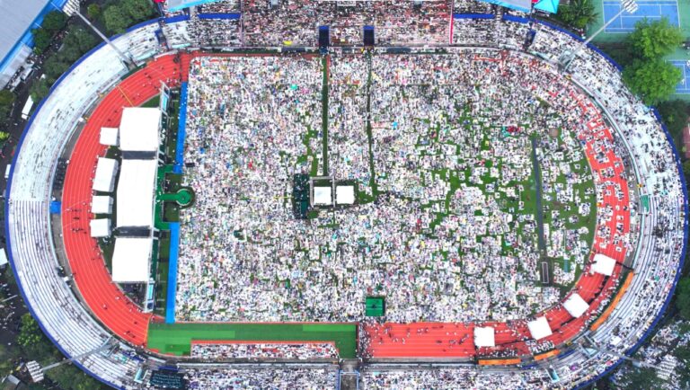 Presiden Prabowo menghadiri Mujahadah Kubro Satu Abad Nahdlatul Ulama (NU) yang digelar di Stadion Gajayana, Kota Malang, Provinsi Jawa Timur, pada Minggu, 8 Februari 2026.