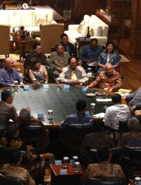 Presiden Prabowo Subianto menerima audiensi APINDO di kediaman pribadi Hambalang, Bogor, Jawa Barat, pada Senin, 9 Februari 2026.