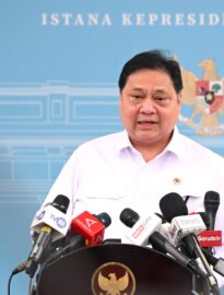 Menteri Koordinator Bidang Perekonomian Airlangga Hartarto memberikan keterangan isi rapat terbatas yang dipimpin Presiden Prabowo di Istana Merdeka, Jakarta, pada Rabu, 11 Februari 2026.