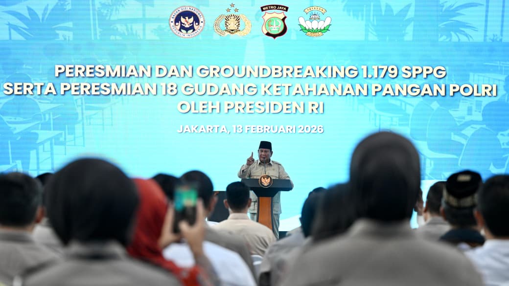 Presiden Prabowo menegaskan komitmennya terhadap Program Makan Bergizi Gratis (MBG) sebagai langkah strategis membangun kualitas sumber daya manusia Indonesia saat peresmian 1.072 SPPG dan 18 Gudang Ketahanan Pangan Polri serta groundbreaking 107 SPPG Polri.