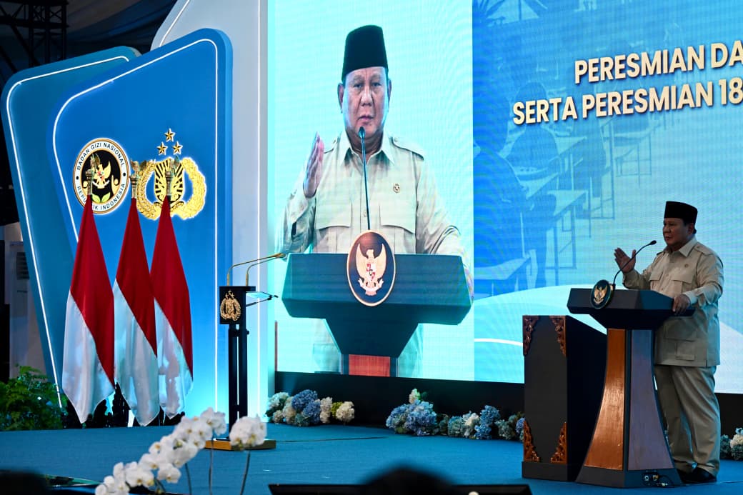 Presiden Prabowo Subianto menegaskan komitmennya terhadap Program Makan Bergizi Gratis (MBG) sebagai langkah strategis membangun kualitas sumber daya manusia saat peresmian 1.072 SPPG dan 18 Gudang Ketahanan Pangan Polri serta groundbreaking 107 SPPG Polri.