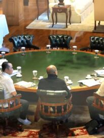 Presiden Prabowo Subianto memanggil sejumlah menteri terkait bidang ekonomi ke kediaman pribadinya di Hambalang, Bogor, pada Minggu, 15 Februari 2026.