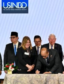 Presiden Prabowo Subianto menyaksikan penandatanganan 11 nota kesepahaman  antara pelaku usaha Indonesia dan Amerika Serikat di Gedung U.S. Chamber of Commerce, Washington DC, Amerika Serikat, pada Rabu, 18 Februari 2026.