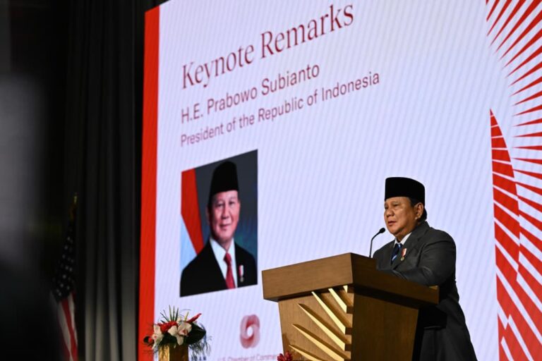 Presiden Prabowo memberikan sambutan pada acara Gala Iftar Dinner Business Summit di U.S. Chamber of Commerce, Washington DC, pada Rabu, 18 Februari 2026.