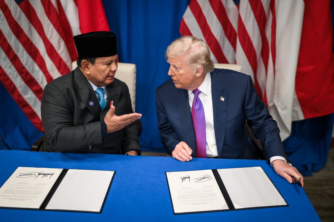 Presiden Prabowo Subianto dan Presiden Amerika Serikat Donald Trump menandatangani perjanjian perdagangan bersejarah di Washington, D.C., Amerika Serikat, pada Kamis, 19 Februari 2026.