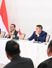 Menteri Energi dan Sumber Daya Mineral (ESDM) Bahlil Lahadalia memberikan keterangannya kepada awak media di Washington D.C., pada Jumat, 20 Februari 2026.