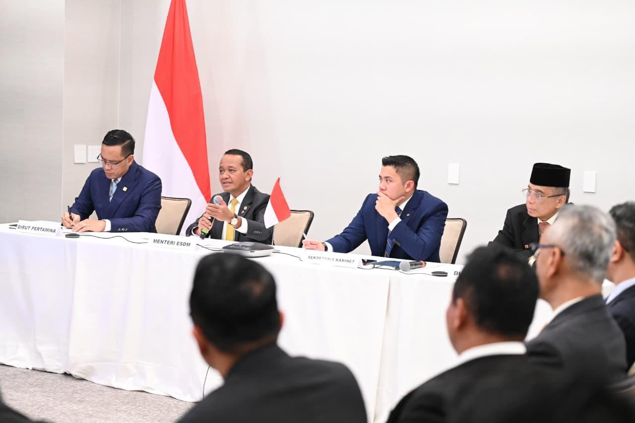 Menteri Energi dan Sumber Daya Mineral (ESDM) Bahlil Lahadalia memberikan keterangannya kepada awak media di Washington D.C., pada Jumat, 20 Februari 2026.