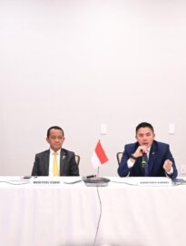 Sekretaris Kabinet Teddy Indra Wijaya menyampaikan keterangannya kepada awak media di Washington D.C., pada Jumat, 20 Februari 2026.