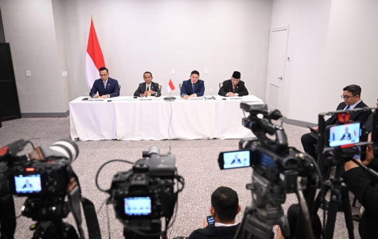 Menteri ESDM Bahlil Lahadalia memberikan keterangannya kepada awak media di Washington D.C., pada Jumat, 20 Februari 2026.