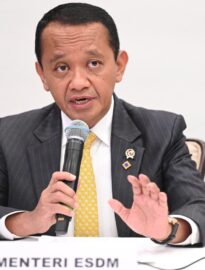 Menteri Energi dan Sumber Daya Mineral (ESDM) Bahlil Lahadalia memberikan keterangannya di hadapan awak media di Washington DC, Amerika Serikat, pada Jumat 20 Februari 2026.