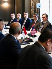 Presiden Republik Indonesia Prabowo Subianto menerima 12 pengusaha terbesar Amerika Serikat dalam pertemuan yang berlangsung di Washington DC pada 20 Februari 2026.