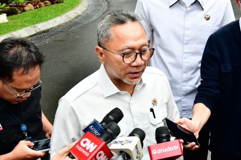 Presiden Prabowo Subianto menerima Menteri Koordinator Bidang Pangan Zulkifli Hasan di Istana Merdeka, Jakarta, pada Senin, 2 Maret 2026.