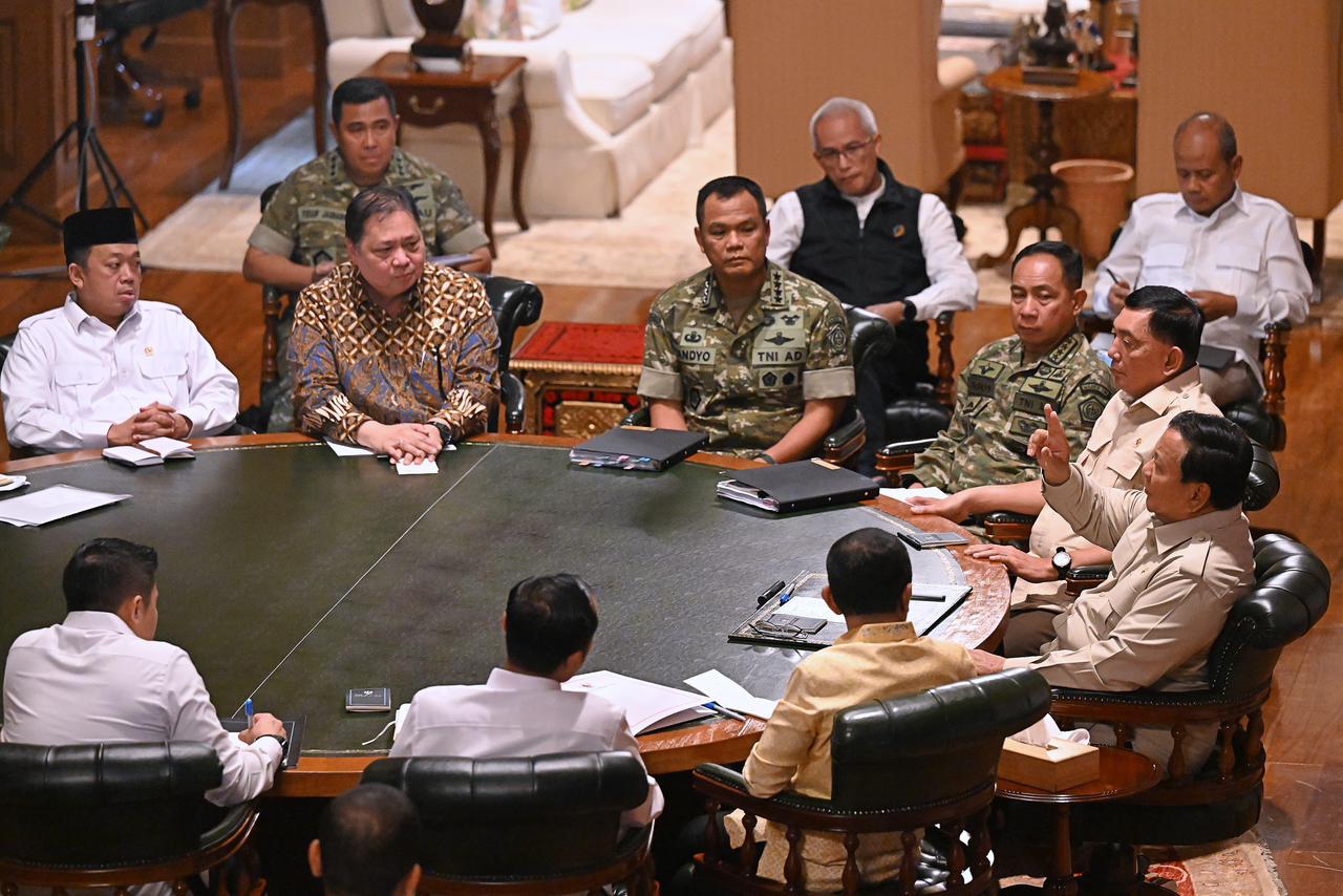 Presiden Prabowo Subianto menerima sejumlah menteri Kabinet Merah Putih dalam pertemuan strategis yang digelar di kediaman pribadinya di Hambalang, Bogor, Jawa Barat, pada Senin, 9 Maret 2026.