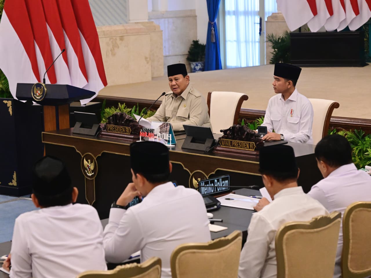 Presiden Prabowo memberikan arahan dalam Sidang Kabinet Paripurna yang digelar di Istana Negara Jakarta, pada Jumat, 13 Maret 2026.