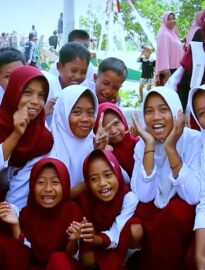Pemerintah telah melakukan renovasi lebih dari 16.000 sekolah dan toilet dalam satu tahun pertama pemerintahan, guna menghadirkan lingkungan belajar yang lebih layak, sehat, dan aman bagi para siswa di berbagai daerah.