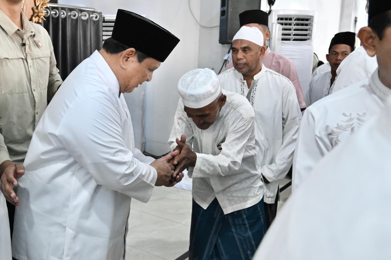 Presiden Prabowo Subianto bersilaturahmi bersama warga di Aceh Tamiang, Provinsi Aceh, Sabtu, 21 Maret 2026.