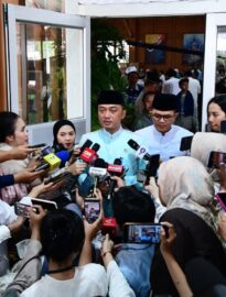 Menteri Sekretaris Negara Prasetyo Hadi memberikan keterangan pers di kompleks Istana Kepresidenan, Jakarta, pada Sabtu, 21 Maret 2026.