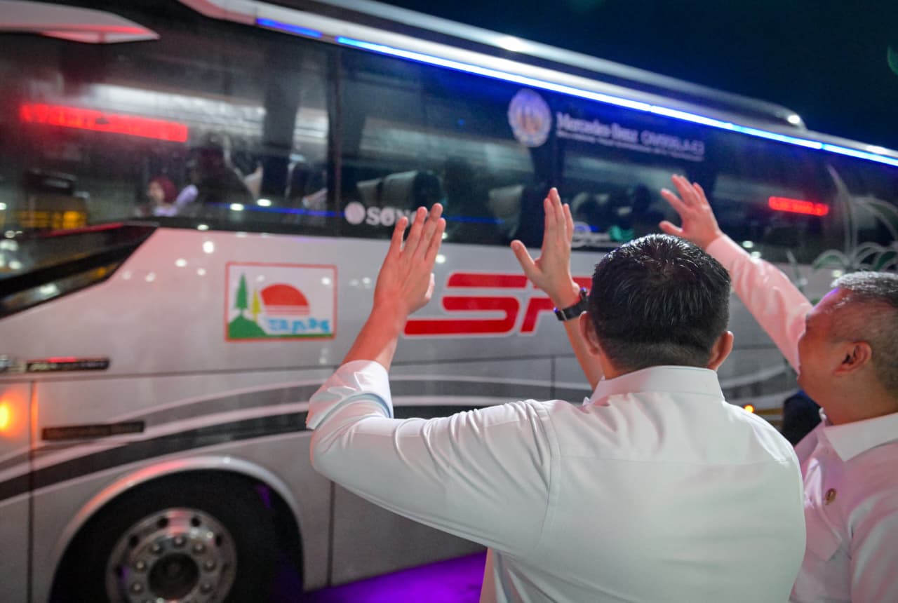 Sekretaris Kabinet Teddy Indra Wijaya meninjau langsung pengelolaan puncak arus balik Lebaran 2026 di Terminal Terpadu Pulo Gebang, Cakung, Jakarta.