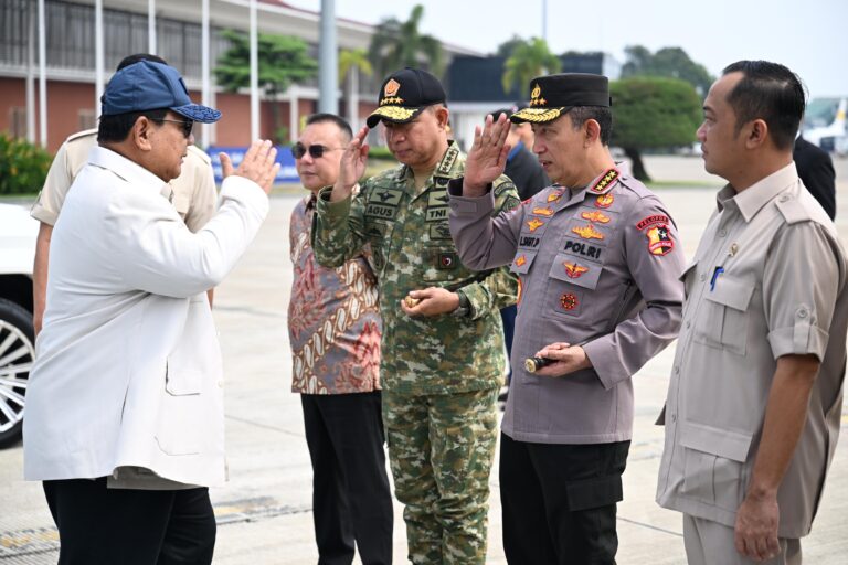 Keberangkatan Presiden Prabowo menuju Jepang dilepas langsung oleh Wakil Ketua DPR Sufmi Dasco, Menteri Sekretaris Negara Prasetyo Hadi, Panglima TNI Jenderal TNI Agus Subiyanto, serta Kapolri Jenderal Pol. Listyo Sigit Prabowo, di bandara Halim Perdanakusuma, Jakarta, Minggu, 29 Maret 2026.