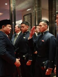 Presiden Prabowo Subianto disambut hangat oleh para pelajar dan taruna Indonesia yang tengah menempuh pendidikan di National Defence Academy (NDA) Jepang, di hotel tempatnya bermalam di Tokyo, Jepang, pada Minggu malam, 29 Maret 2026.