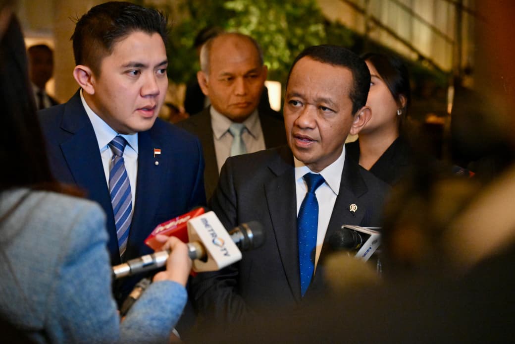 Menteri Energi dan Sumber Daya Mineral (ESDM) Bahlil Lahadalia menyampaiakan keterangan persnya kepada awak media di Tokyo, pada Senin, 30 Maret 2026.