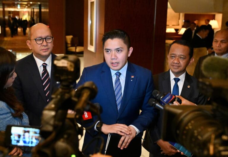 Seskab Teddy menyampaikan keterangannya usai mendampingi Presiden Prabowo menghadiri Forum Bisnis Indonesia-Jepang, di Tokyo, pada Senin, 30 Maret 2026.