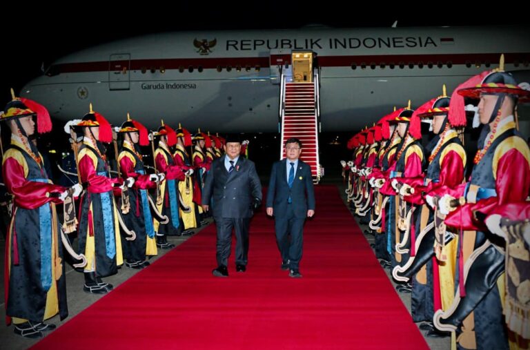 Presiden Republik Indonesia Prabowo Subianto tiba di di Pangkalan Udara Militer Seongnam Seoul, Republik Korea, pada Selasa, 31 Maret 2026.