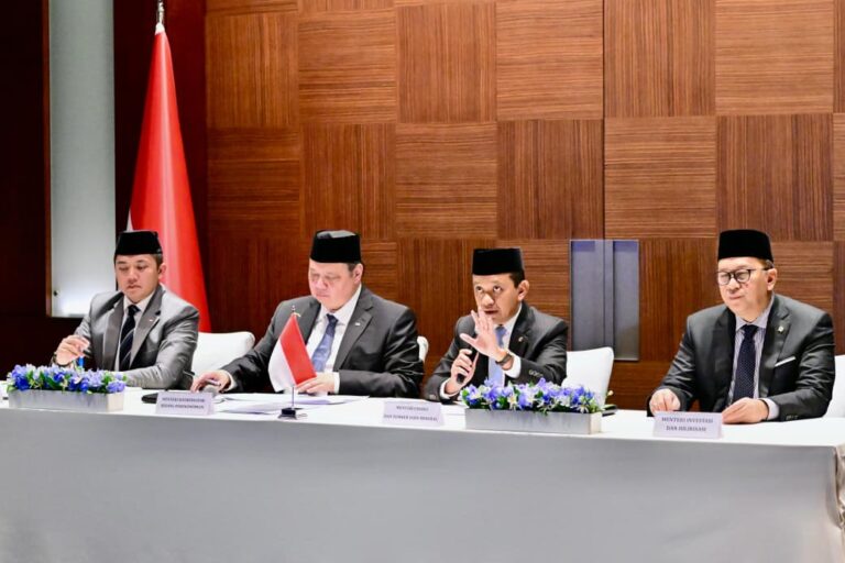 Menteri Energi dan Sumber Daya Mineral (ESDM) Bahlil Lahadalia memberikan keterangan pers kepada media di Seoul, Selasa, 31 Maret 2026.